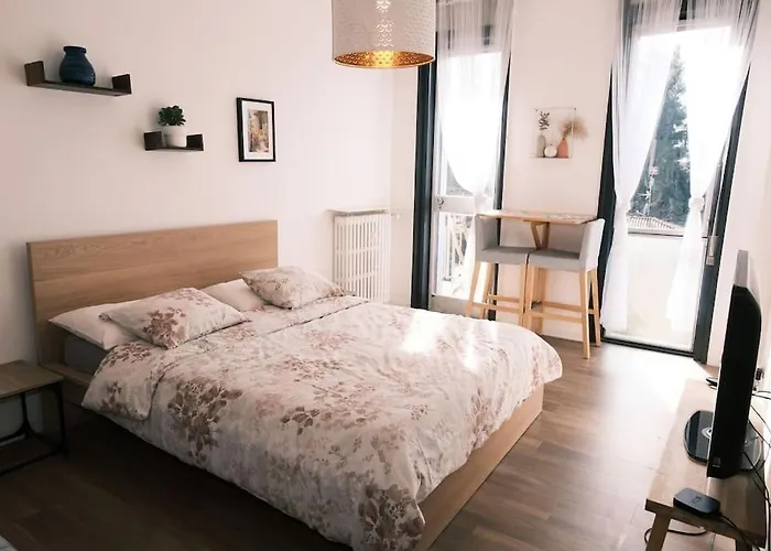 Studio With Lake And Montains Views Free Parking