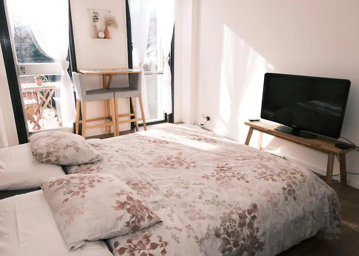 Studio With Lake And Montains Views Free Parking