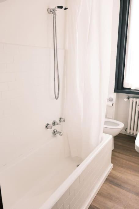 With And Montains Views Free Parking Apartment *