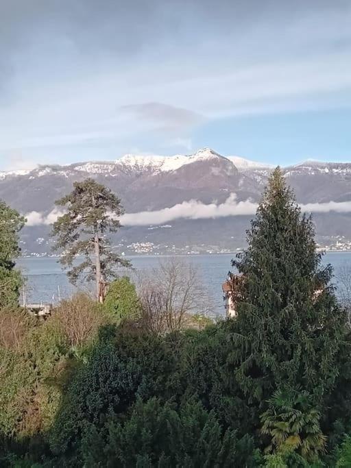 With And Montains Views Free Parking Apartment